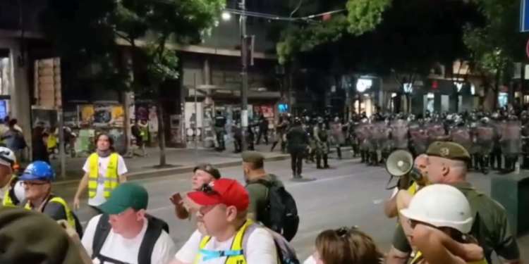 Полиция вытеснила протестующих с улицы Кнеза Милоша в Белграде