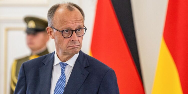 Политики из АдГ и партии «Левые» призвали Мерца провести разговор с Путиным