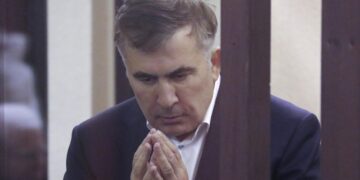 Полномочия комиссии по преступлениям Саакашвили продлил на месяц