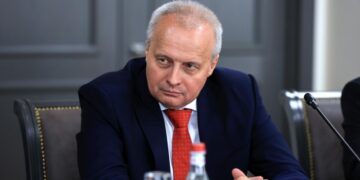 Прежняя система мироустройства уходит в прошлое, заявил российский дипломат
