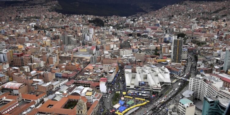 Протестующие в Боливии убили офицера полиции