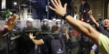 Протесты в Сербии сложно сравнить с Майданом, считает эксперт