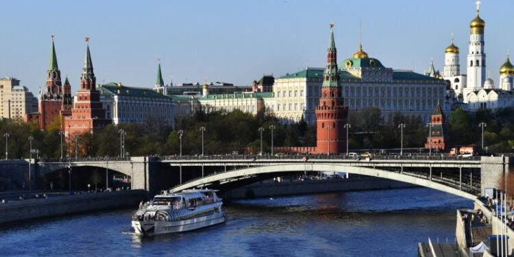 Россия хочет продолжать ремонт отношений с США, заявили в Кремле