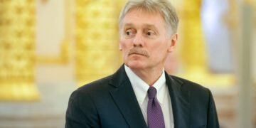 Россия никогда не будет сторонником «мегафонной дипломатии», заявил Песков