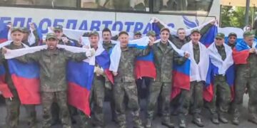 Самолет со второй группой освобожденных российских солдат сел в Подмосковье