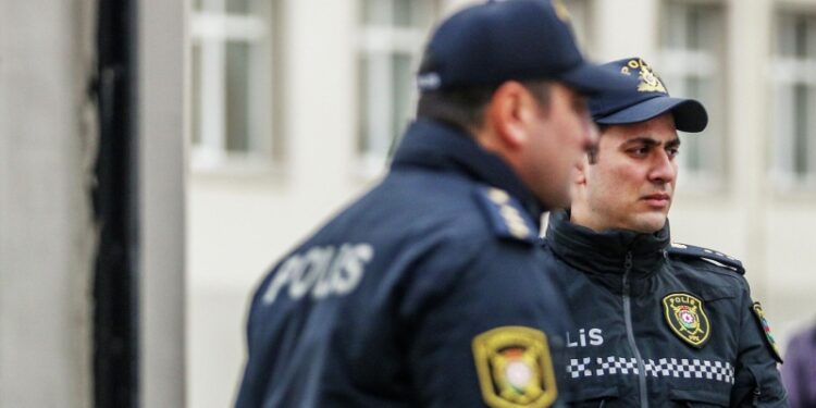 Силовики сняли оцепление возле редакции Sputnik в Баку