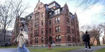 СМИ: Гарвард на следующей неделе уволит часть сотрудников