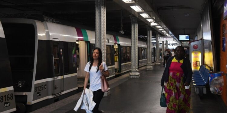 СМИ: несколько станций парижского метро затопило в результате шторма