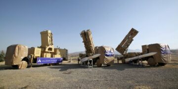 СМИ: ПВО работает на северо-востоке Ирана и в Тегеране