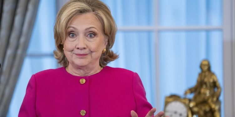 СМИ: штаб Клинтон заранее знал о компромате с Украины против команды Трампа