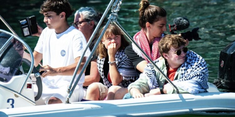 Спецдокладчик ООН утверждает, что катера Израиля подошли к судну с Тунберг