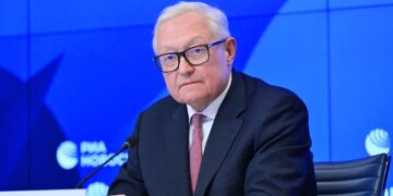 США должны прекратить эскалационную политику в адрес Ирана, заявил Рябков