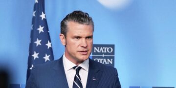 США следят за эскалацией на Ближнем Востоке, заявил глава Пентагона