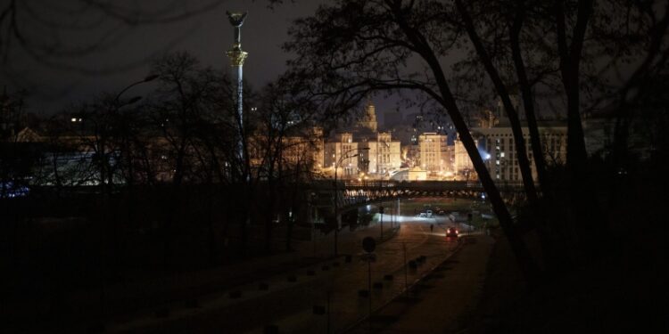 «Страна.ua»: Киев заволокло дымом после взрывов