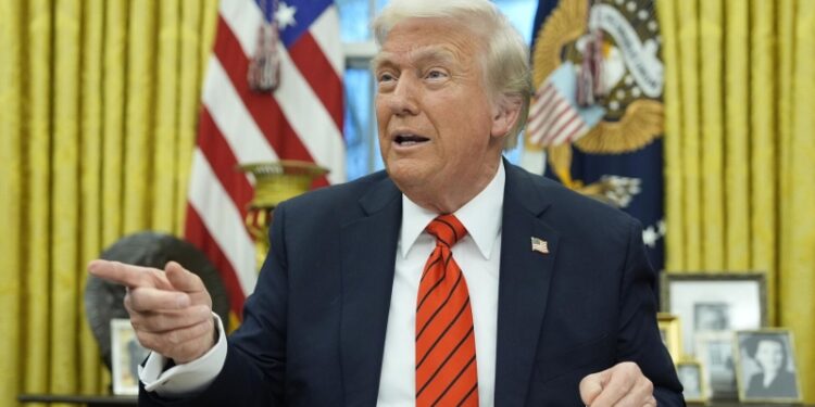 Трамп завершил встречу по ситуации вокруг Ирана