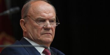 Трампа не стоит номинировать на Нобелевскую премию мира, заявил Зюганов