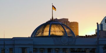 Украинцев с малых лет учат ненависти к России, заявила омбудсмен