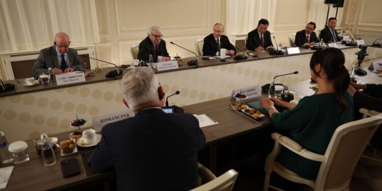 Украинское руководство само начало войну, заявил Путин