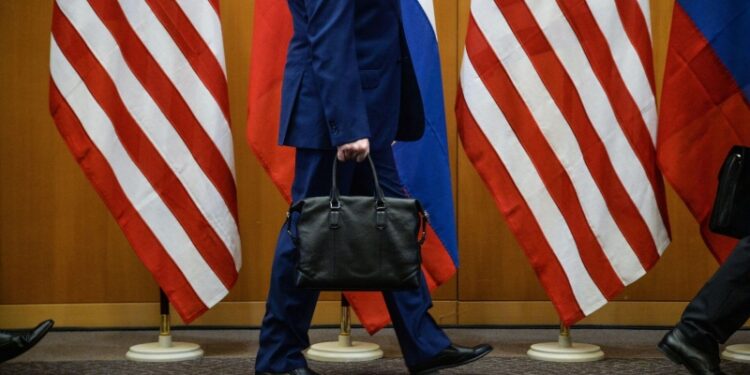 Ушаков: Россия и США продолжат работу по устранению взаимных раздражителей