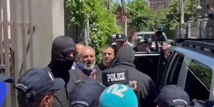 В Армении вместе с архиепископом задержали еще двух человек