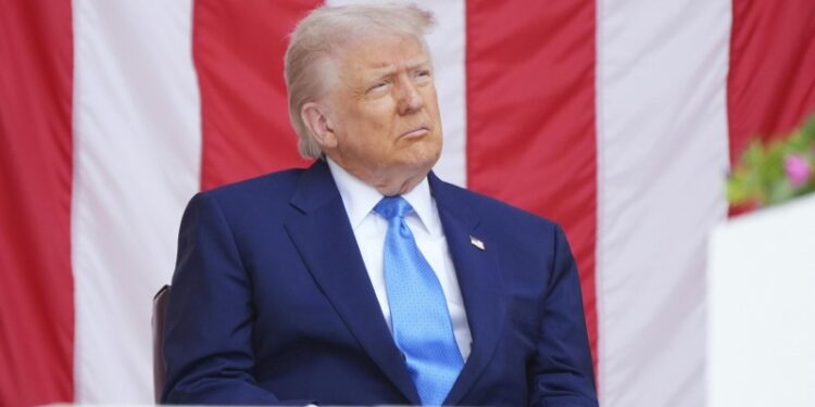 В Белом доме без объяснения причин обновили портрет Трампа