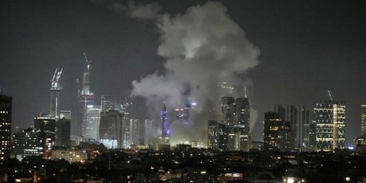 В Израиле сообщили о четвертом за вторник запуске ракет из Ирана