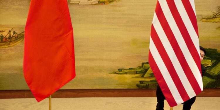 В МИД Китая призвали США не раздувать «теории китайской угрозы»