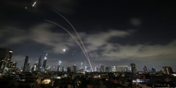 В Тель-Авиве включили сирены воздушной тревоги