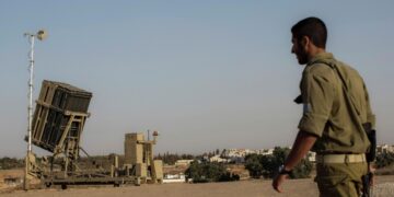 В Тель-Авиве зазвучали сирены воздушной тревоги