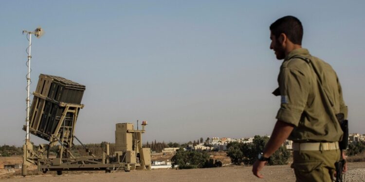 В Тель-Авиве зазвучали сирены воздушной тревоги