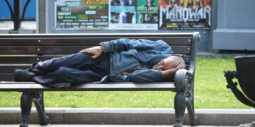 В Великобритании бездомным снова разрешат спать на улице