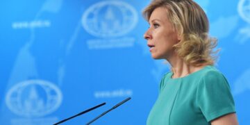 Захарова напомнила Зеленскому, что Киев до сих пор не забрал 6 тысяч тел