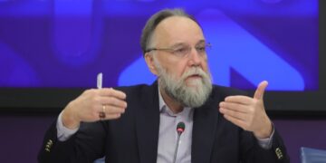 Американцы восстали против либерального нацизма, заявил Дугин