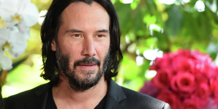 Чилийская полиция вернула Киану Ривзу украденные часы