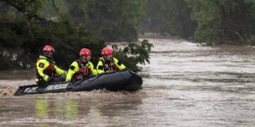 Число погибших при наводнении в Техасе возросло до 50