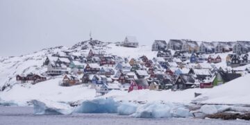 Дания видит в США партнера для защиты Гренландии, заявил посол