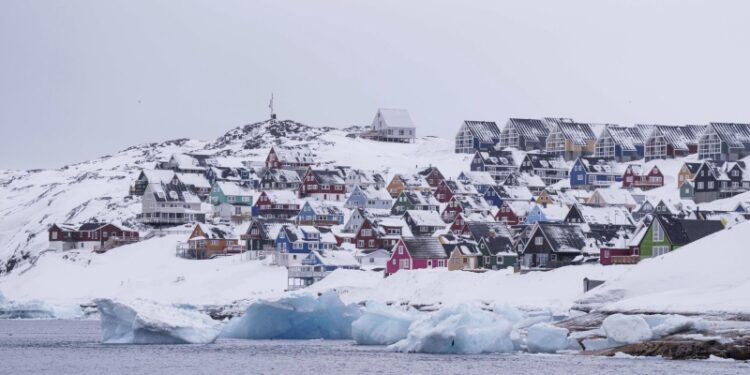 Дания видит в США партнера для защиты Гренландии, заявил посол
