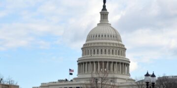 Экономист заявил, что антироссийские пошлины опасны для самих США