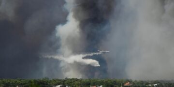 Греция попросила у Евросоюза шесть самолетов для тушения пожаров