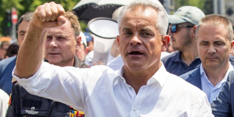 Греция выдала ордер на арест олигарха Плахотнюка