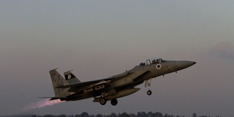 Израиль нанес удары по районам на юге Ливана