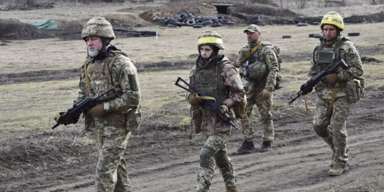 Командиры ВСУ имеют татуировки со свастикой, заявил пленный