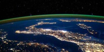 Крикалев заявил, что Россия и США должны вместе вывести МКС из эксплуатации