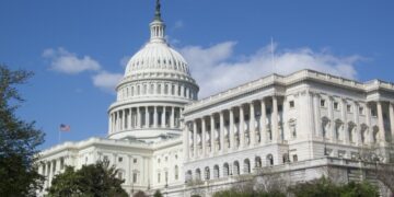 Лидер республиканцев в сенате призвал США помочь Украине добиться успеха