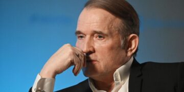 Медведчук обвинил Зеленского в узурпации власти на Украине