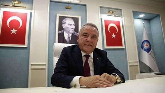 Мэра Антальи арестовали по обвинению во взятках