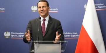 МИД Польши заявил о повреждении здания посольства в Киеве из-за атаки