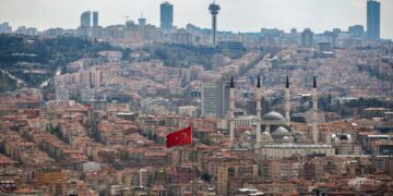 МИД Турции призвал Францию уважать законы республики