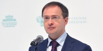 Не все на Украине серьезно относятся к возвращению детей, заявил Мединский