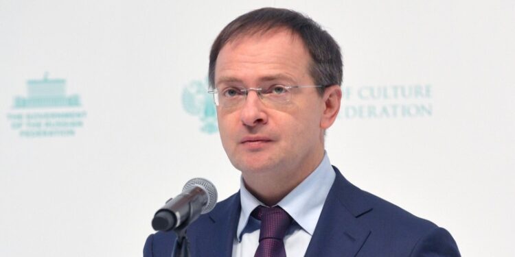 Не все на Украине серьезно относятся к возвращению детей, заявил Мединский